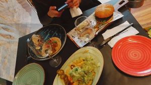 Duo de tacos, nachos y burger trufada at Street & Soul in Toledo