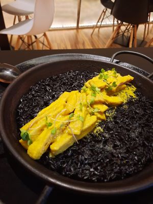 Arroz negro con satay de carne vegetal   at Street & Soul in Toledo