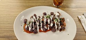 Gnochis morados con salsa brava suave y veganesa de ajo at Street & Soul in Toledo