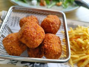 Croquetas de curry at Street & Soul in Toledo