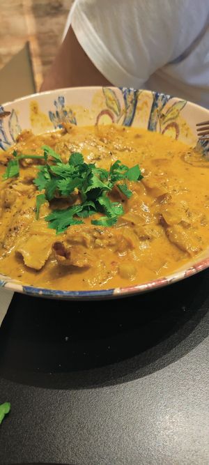 Curry con carne vegetal at Street & Soul in Toledo