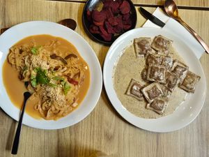 Pasta Thai & Raviolis bole at Street & Soul in Toledo