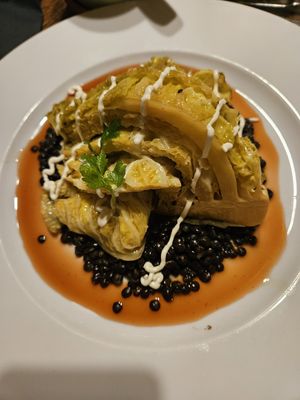 Konfierter Wirsing mit Belugalinsen, Quitte und Salbei-Mandel—Butter at Mala in Leipzig