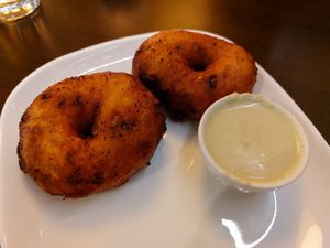 Vadai (fried lentil donuts) at SJ SouthIndian Food in Mannheim