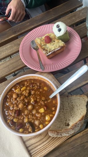 Chilli sin carne, apple pie and some pie for free  at Las in Zakopane