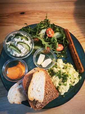 Bread, toast, vegan saugase, tofu scramble, vegan cottage cheese at Las in Zakopane