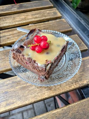 Caramel and raspberry brownie at Las in Zakopane