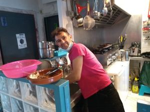 De chef-kok at The World Family in Finisterre