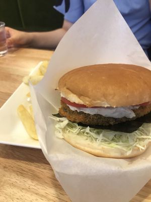 Tartar wasabi burger ¥1,280 at KOMEDA is in Tokyo