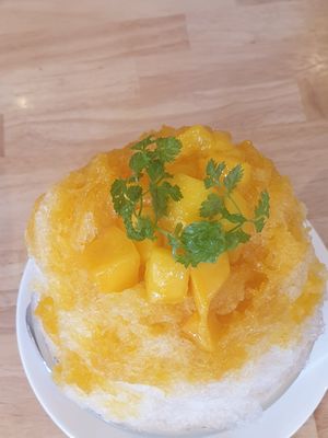 Mango Kakegori at KOMEDA is in Tokyo