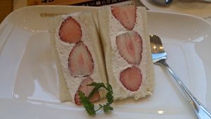 いちごサンド at KOMEDA is in Tokyo