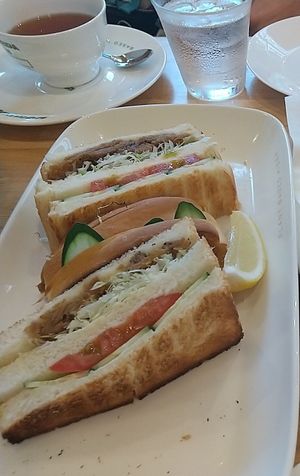 vegan sandwich at KOMEDA is in Tokyo