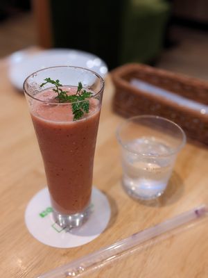 Tomato Berry Smoothie at KOMEDA is in Tokyo