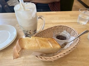 Free breakfast toast with any drink before 11 am  at KOMEDA is in Tokyo