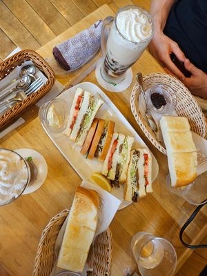 Breakfast at KOMEDA is in Tokyo