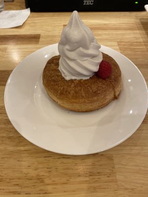 White Noir シロノワール  at KOMEDA is in Tokyo