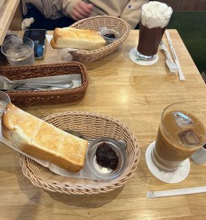 Free toast with each drink!  at KOMEDA is in Tokyo