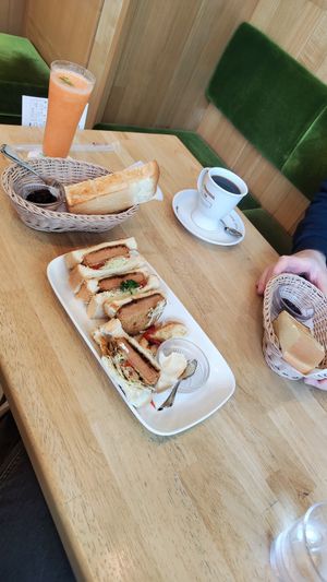 Sandwich and Toast that came for free with the drinks at KOMEDA is in Tokyo