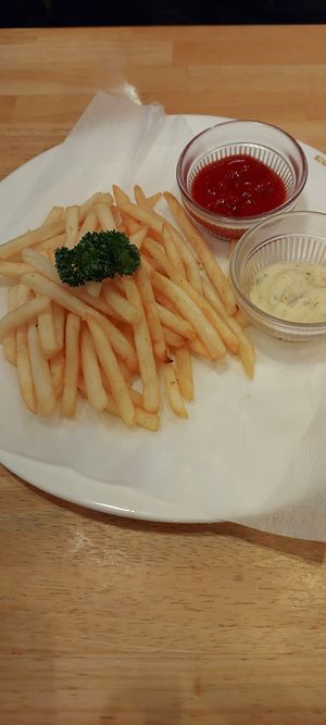 Fries with tartare and tomato sauce at KOMEDA is in Tokyo