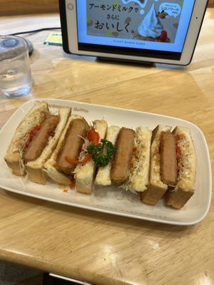 So much!  at KOMEDA is in Tokyo