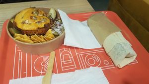 Cheeseburger bowl and Kimchi seitan kebab. at Warzywina in Gdynia