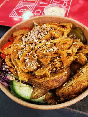 Szarpanina bowl at Warzywina in Gdynia