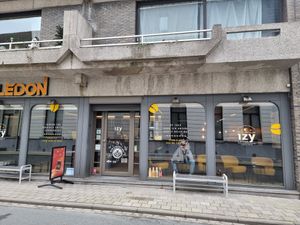 Front - step to get in at IzyCoffee in Izegem