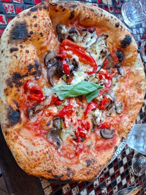 Vegan pizza at La LeGGenda in Miami Beach