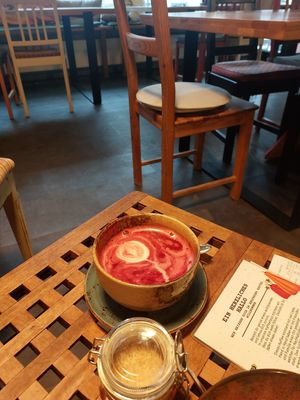 Rote Beete Latte at Erdfreund Kaffee in Butzbach