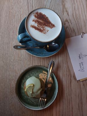 Chai Latte und Matcha Muffin at Erdfreund Kaffee in Butzbach
