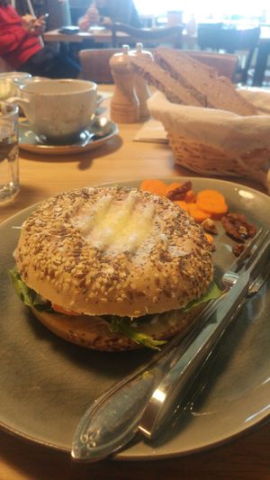 Spinat Bagel (Marie) at Erdfreund Kaffee in Butzbach