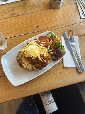 baked potato with vegan chili   at Ness Deli in Drumnadrochit