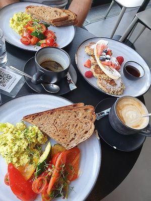 vegan breakfast at KLYO in Vienna