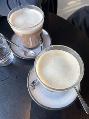 Hot chocolate and Vanilla Chia Latte   at KLYO in Vienna