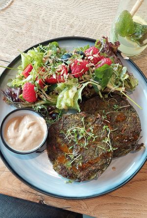 Zucchini patties at KLYO in Vienna