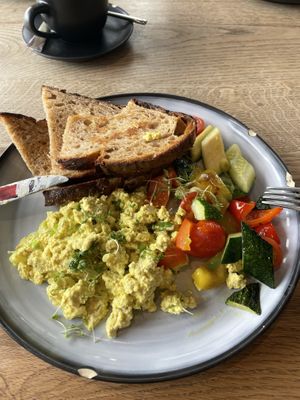 Vegan scrambled eggs   at KLYO in Vienna