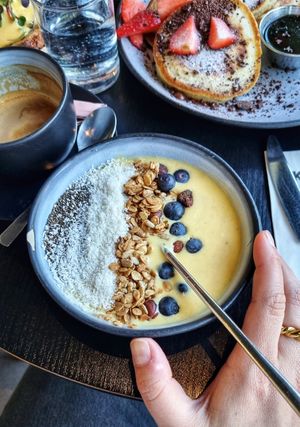 Mango bowl - tasty, but tiny at KLYO in Vienna