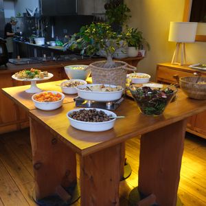 Mesa com parte do buffet disponível
(Table with part of the available buffet)
 at GAO in Matosinhos