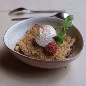 Crumble de maçã
(Apple crumble) at GAO in Matosinhos