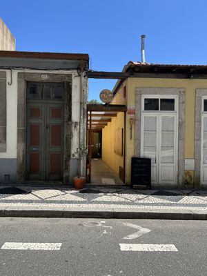 An entrance easily missed  at GAO in Matosinhos