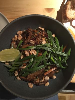 Stir-fry noodle with mushrooms and tamarin sauce at Flores Da Pampa in Lisbon