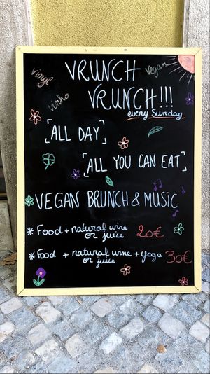 Sunday Vrunch at Flores Da Pampa in Lisbon