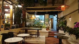 I love their yard with plants at Abracado in Hanoi