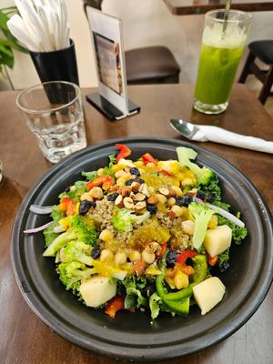 Quinoa salad and deep green juice at Abracado in Hanoi
