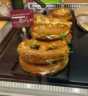 vegan pretzel sandwich 2,99€ #Veganuary at Alnatura - Venloer in Cologne