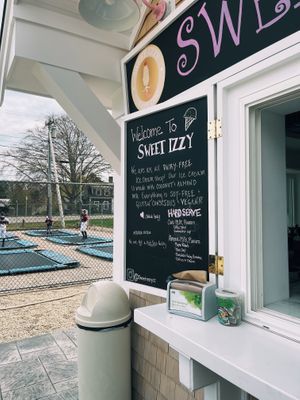 Welcome board at Sweet Izzy in Harwich Port