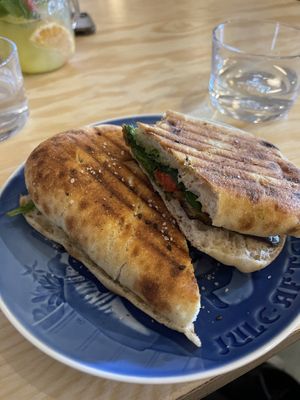 Vegetarpanini uden ost  at Kaffebar in Hilleroed