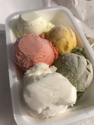 Vegan flavours: lemon, pistachio, strawberry, mango and pineapple  at Gelato Da Favola in Fiume Veneto