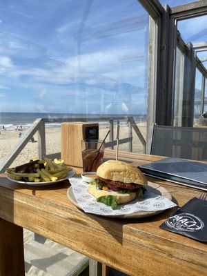 Vegan lunch burger and fries  at Paal 17 in Texel