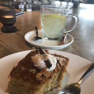 Rüblikuchen mit Ingwertee   at Paal 17 in Texel